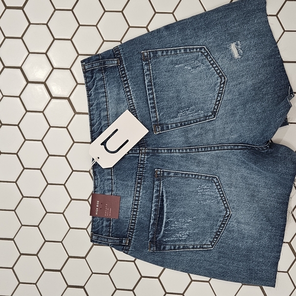 NATURE DENIM HIGH RISE SHORTS - Picture 3 of 3